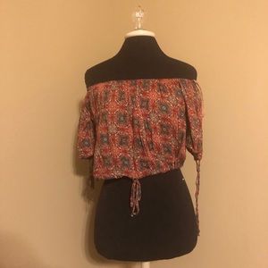 Free people off the shoulder top 💜